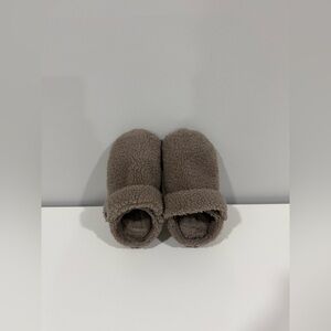 EUC Crocs Classic Cozzzy Slippers in Mushroom - Size W7/M5